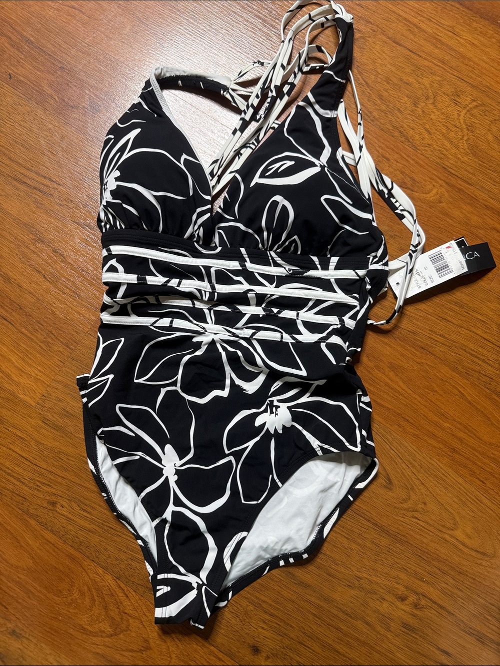 La Blanca Black and White Floral woman’s One-Piece Swimsuit